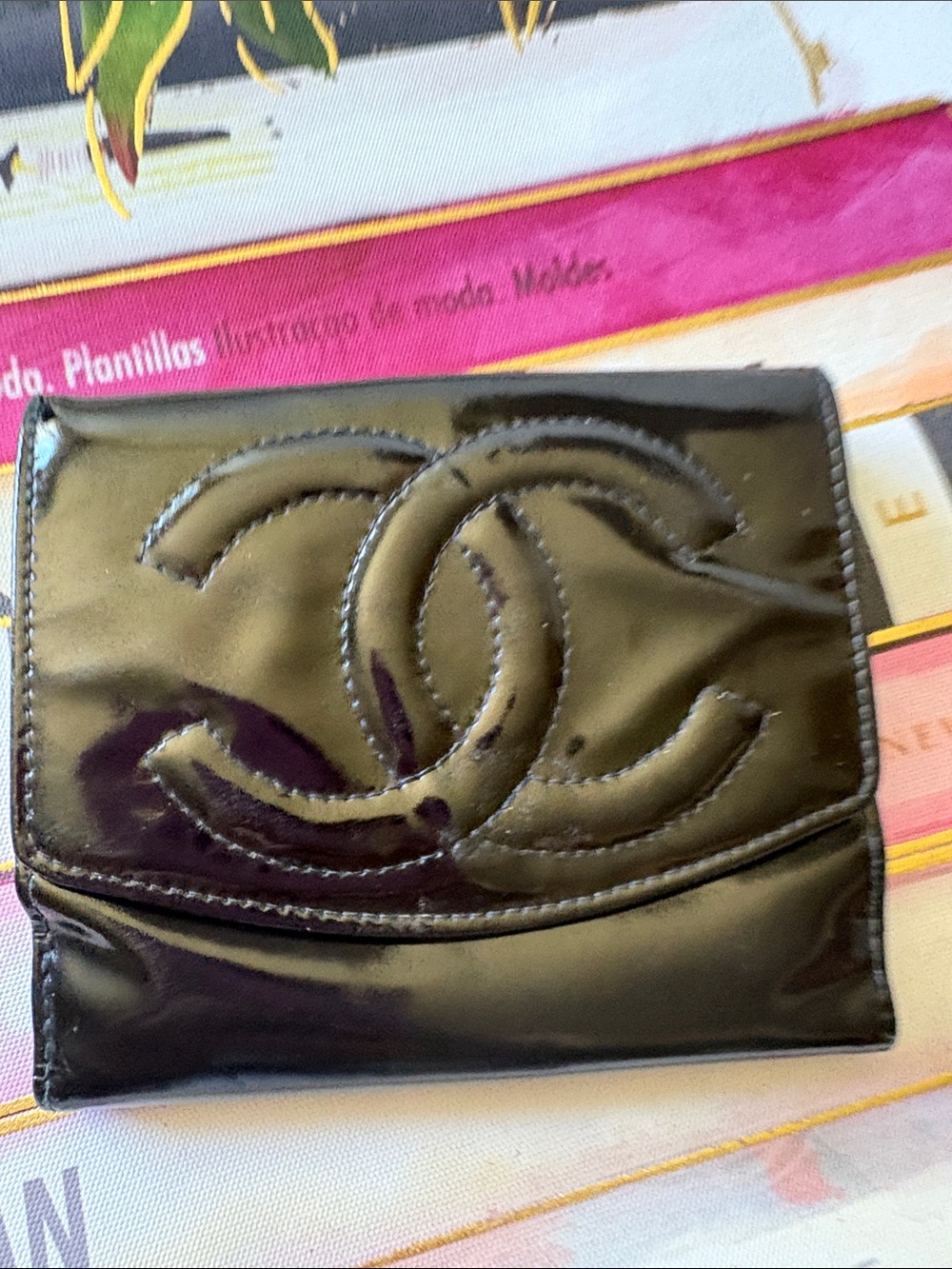 CHANEL Black Patent Leather CC Logo Compact Wallet holds lots of cards! - Picture 7 of 7